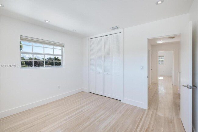 Building Photo - 11401 SW 72nd Pl