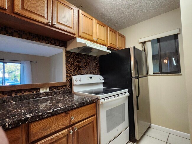 Building Photo - 545 Trace Cir