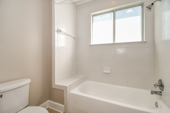 Building Photo - 10973 Hickory Trace Ln
