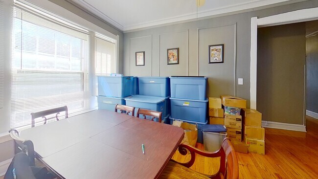 Building Photo - 801 Monroe St