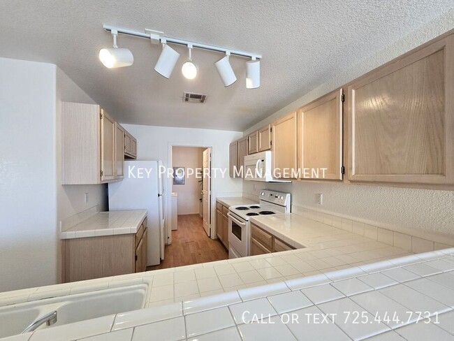 Building Photo - COZY 2 BED, 2 BATH UPSTAIRS CONDO* GATED C...