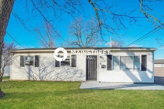 Building Photo - 3 Bedroom Pet-Friendly Home in Columbus, OH with Main Street Renewal