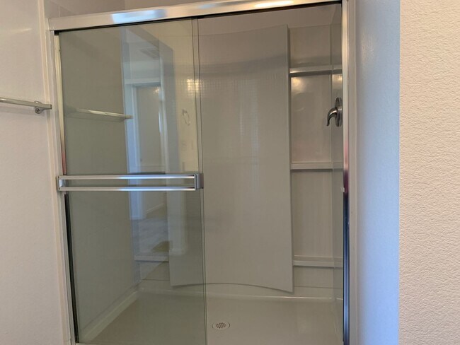 Building Photo - 4 bedroom Townhome with $1000 Rent Credit