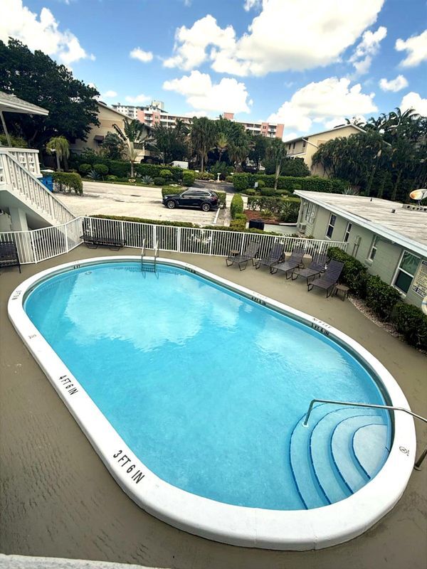 Building Photo - 3230 NE 13th St