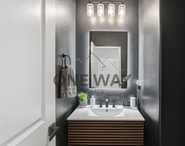 Building Photo - 1685 E Chelsea Ln