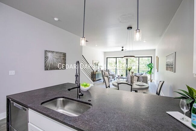 Building Photo - 116 E Mountain St