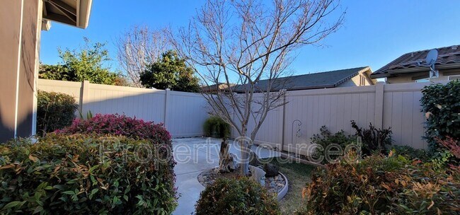 Building Photo - 2339 Shadow Berry Dr