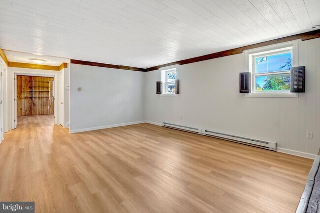 Building Photo - 4570 Lawnvale Dr