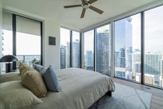 Building Photo - 1010 Brickell Ave