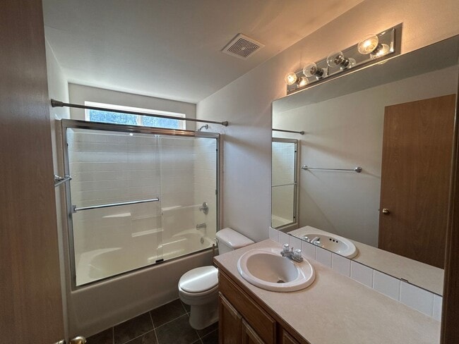 Building Photo - Beautiful 4 bd 3 bath w/ 2-car Garage Home...