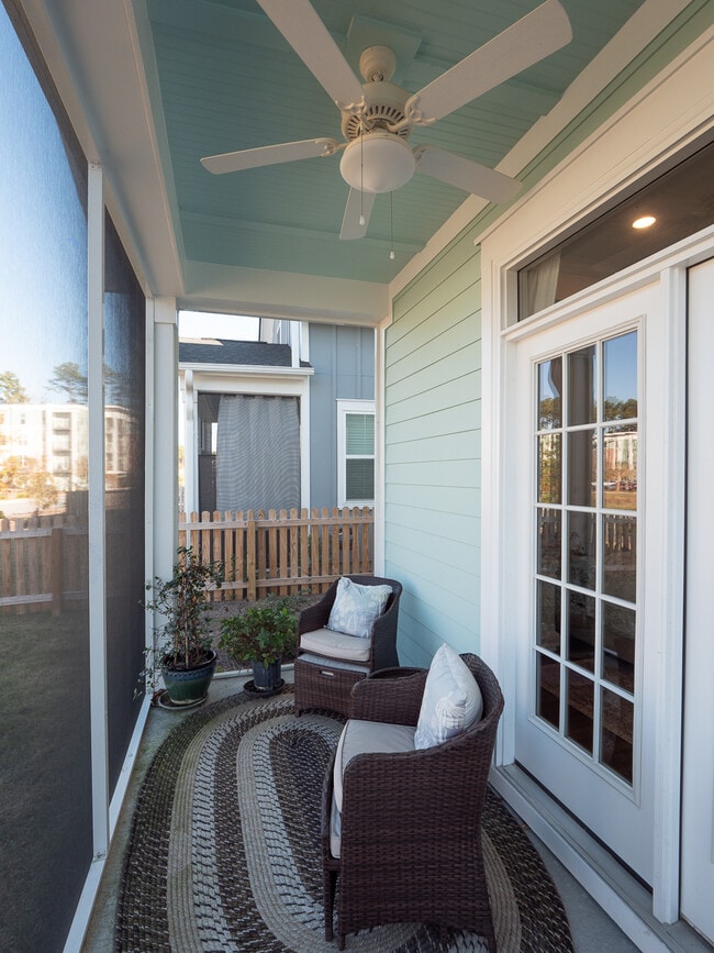 screened area off the master bedroom - 3498 Habenaria Rd