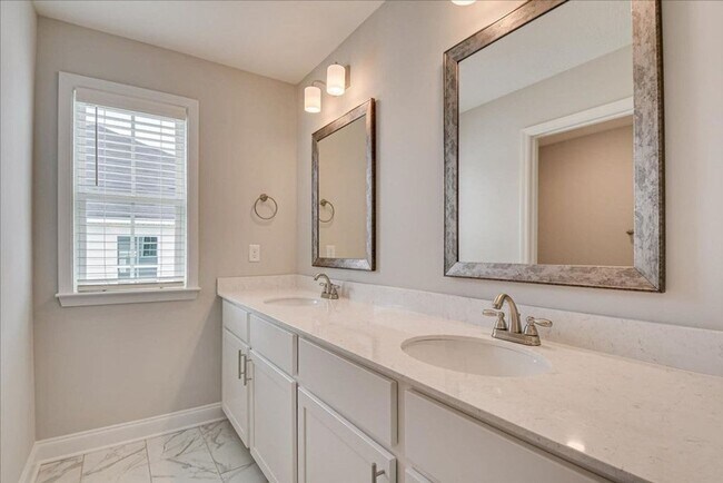 Building Photo - 2551 Traverse Trl