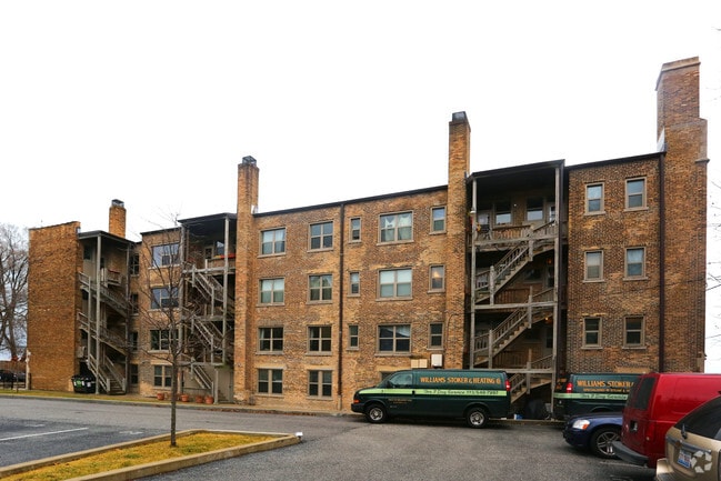 W Chase - 1201 W Chase Ave
