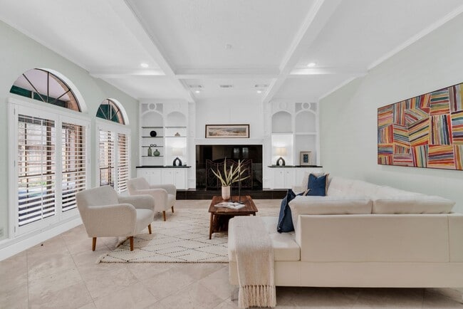 Primary Photo - 2244 Sul Ross St