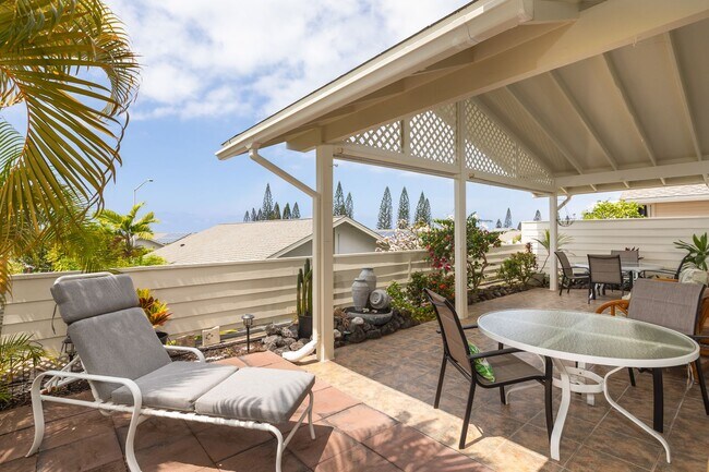 Building Photo - Furnished Home Close to Town