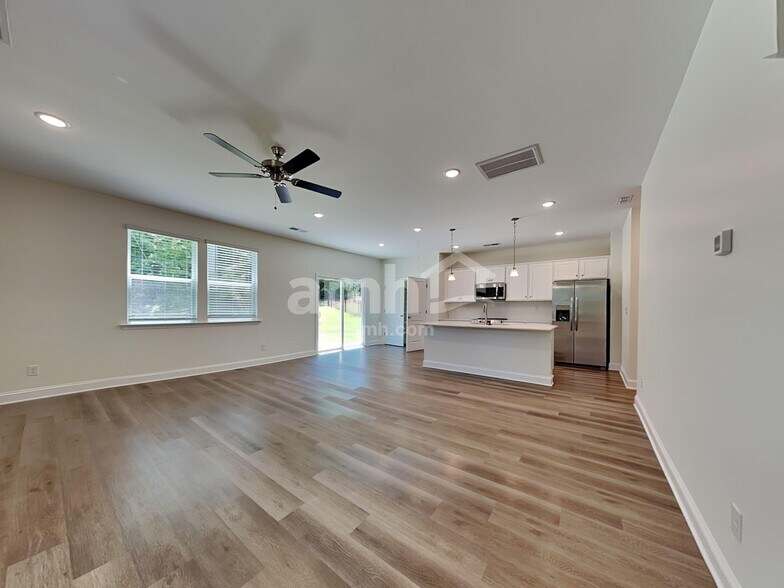 Building Photo - 6075 Rosemore Ln