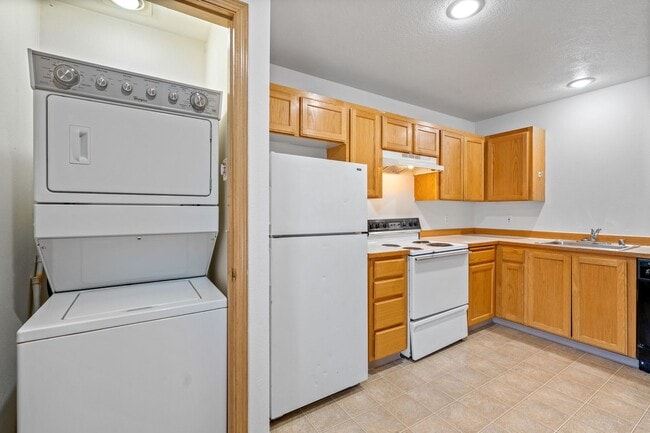 Building Photo - South Valley Four-Plex Unit #3 for Rent