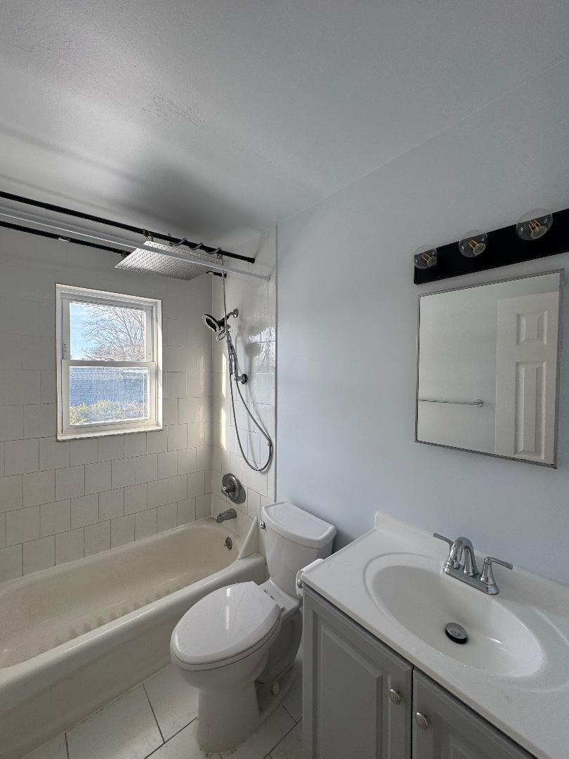 Building Photo - 28 Baldwin St