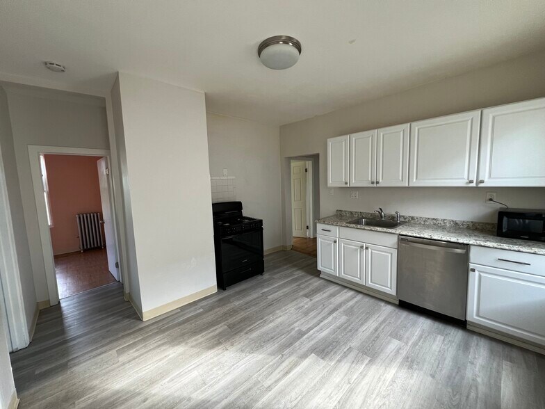 Building Photo - 154 Stanwood St