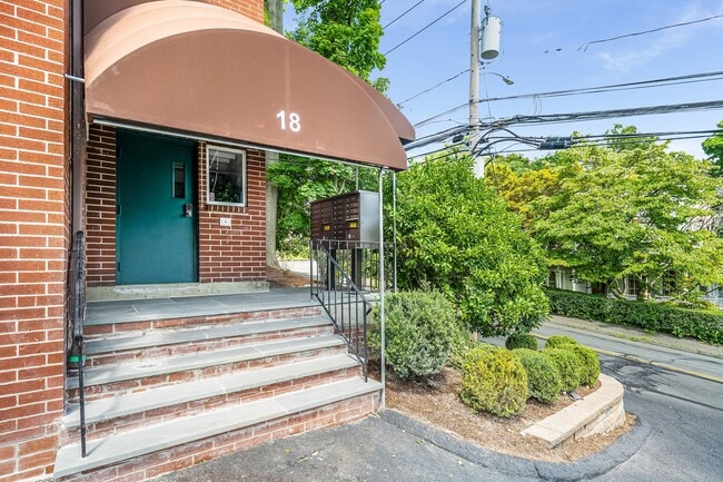 Building Photo - 18 Fairfield Ave