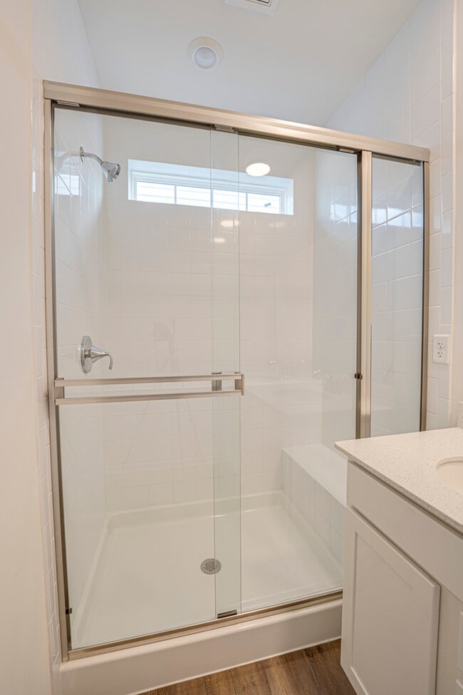 Building Photo - 2939 Showplace Dr