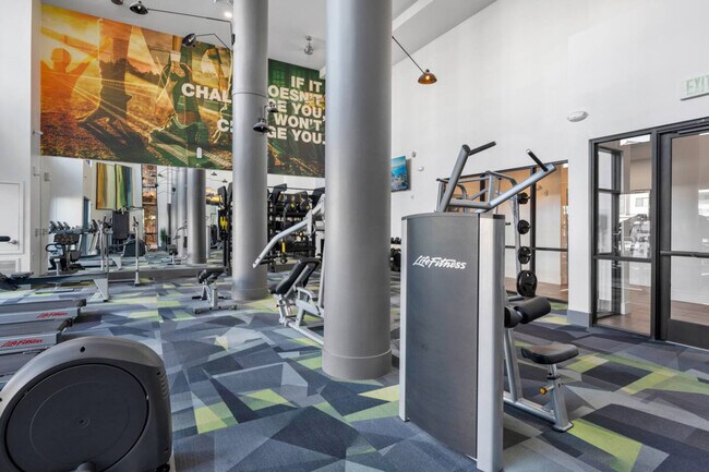 Building Photo - 711 W Broadway Rd