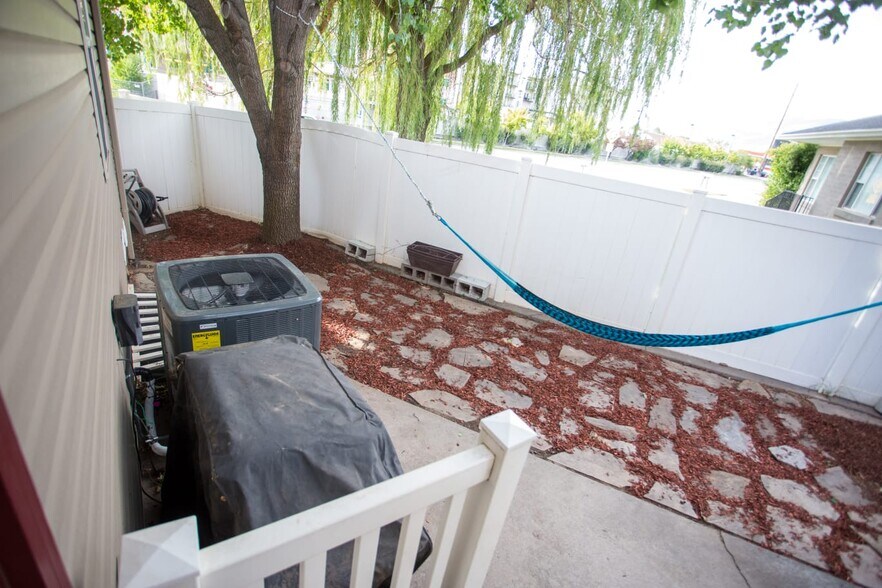 Building Photo - 1599 S Main St