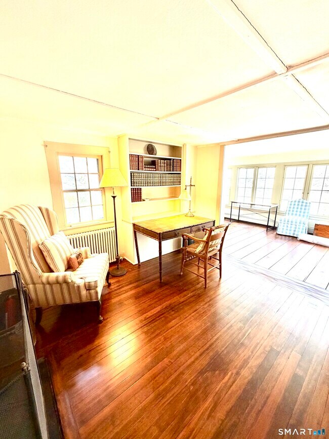 Building Photo - 310 Valley Rd