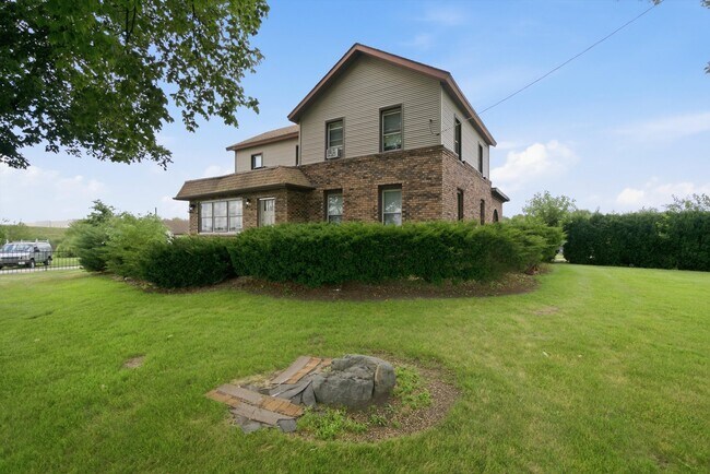 Building Photo - 24134 IL-53