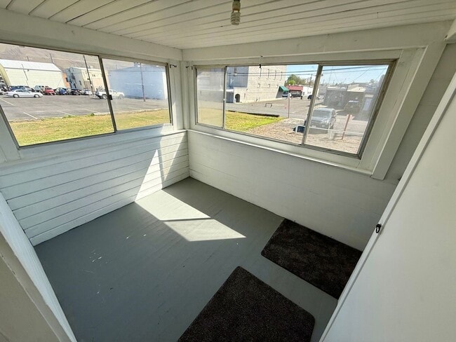 Building Photo - Charming 2-Bedroom, 1-Bathroom House for R...