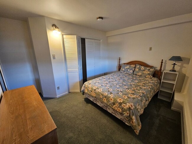 Building Photo - Furnished  Rental available now with lake ...