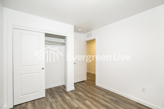 Building Photo - 15190 Nimbus Way