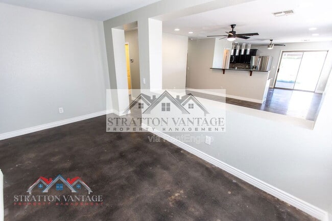 Building Photo - 4821 N 92nd Ln