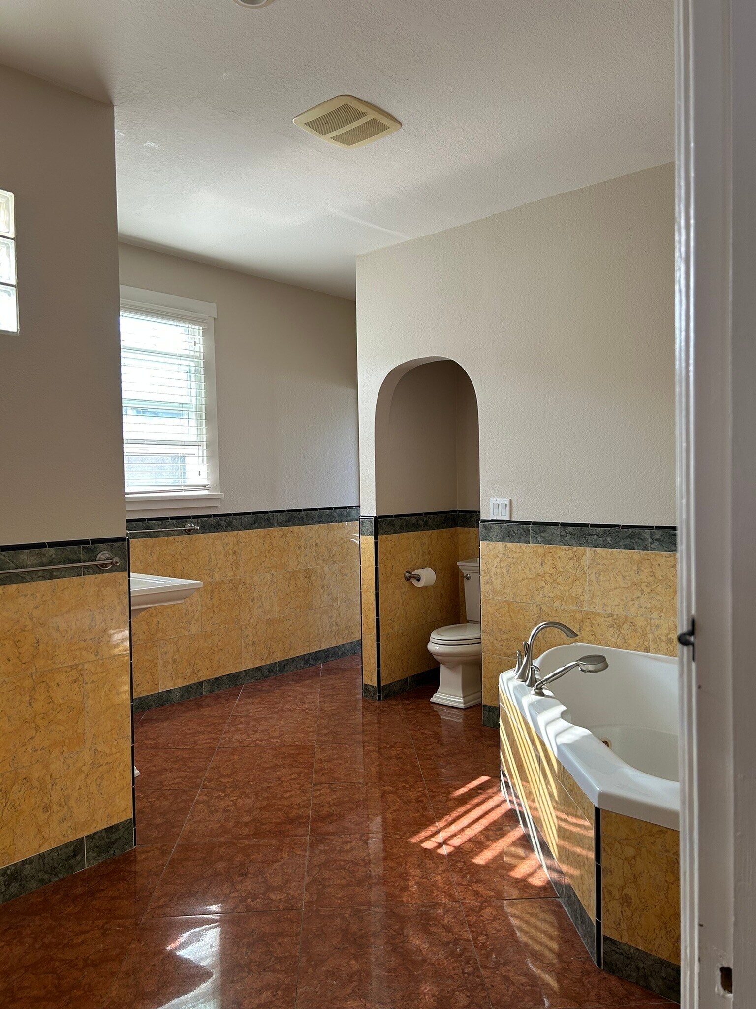 Building Photo - 2329 Curlew St