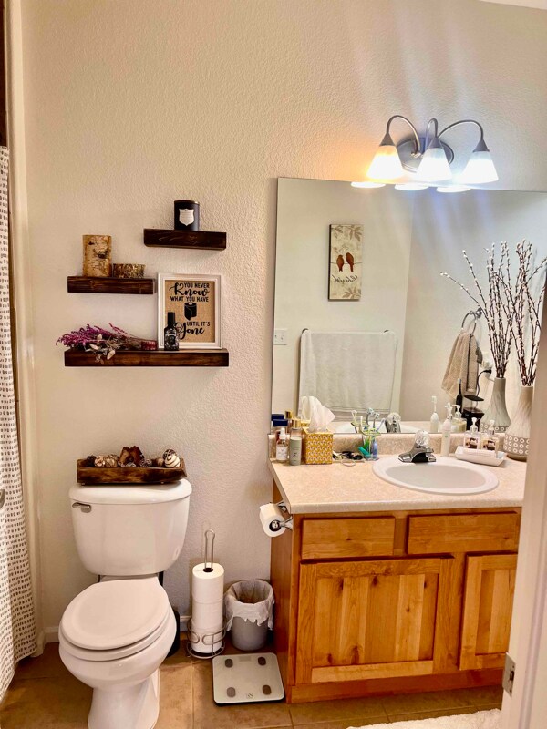 Building Photo - 2803 Kansas Dr