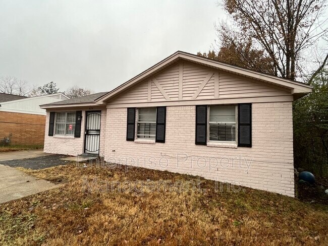 Building Photo - 424 Deerskin Dr