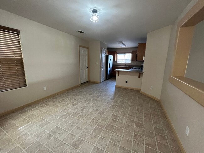Building Photo - Charming home for rent in Visalia