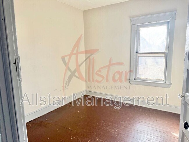 Building Photo - 1374 E 94th St