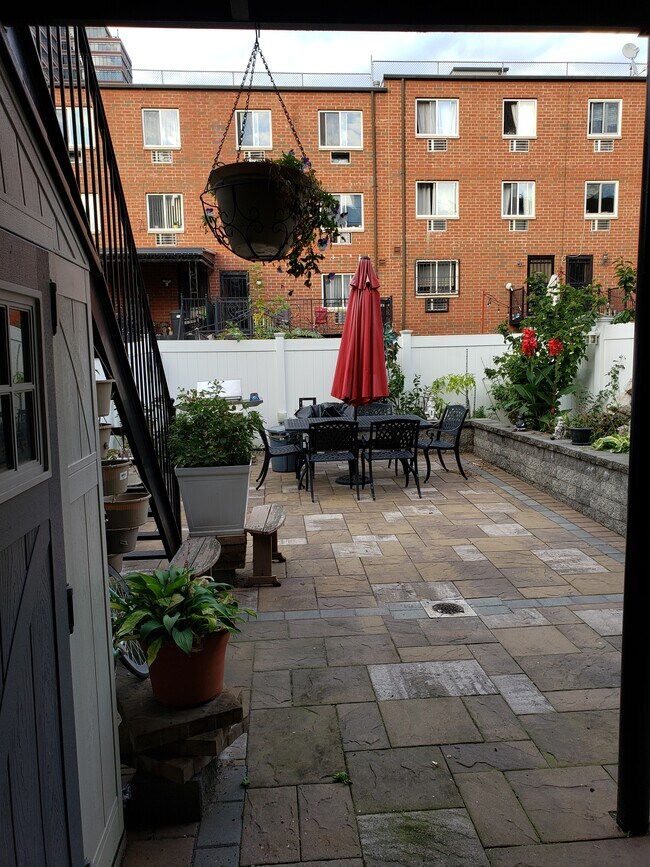 Building Photo - 15 E 117th St