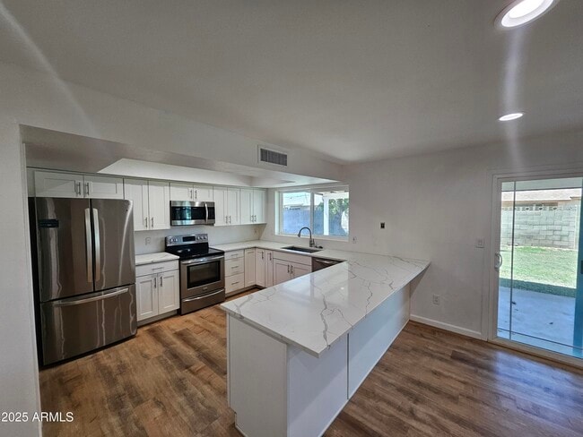Building Photo - 4910 W Corrine Dr