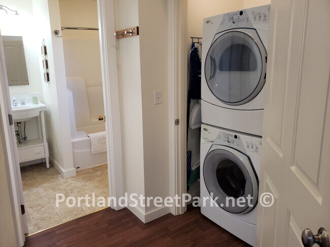 Full-size efficient Washer and Dryer - 2929 Portland St