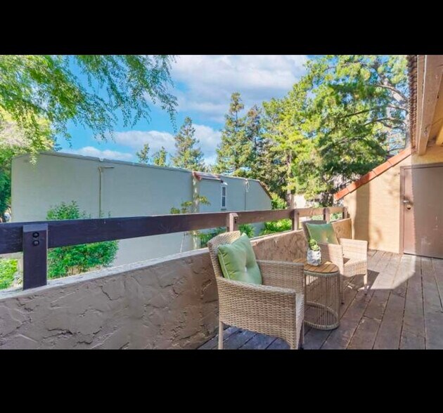 Building Photo - 310 Tradewinds Dr