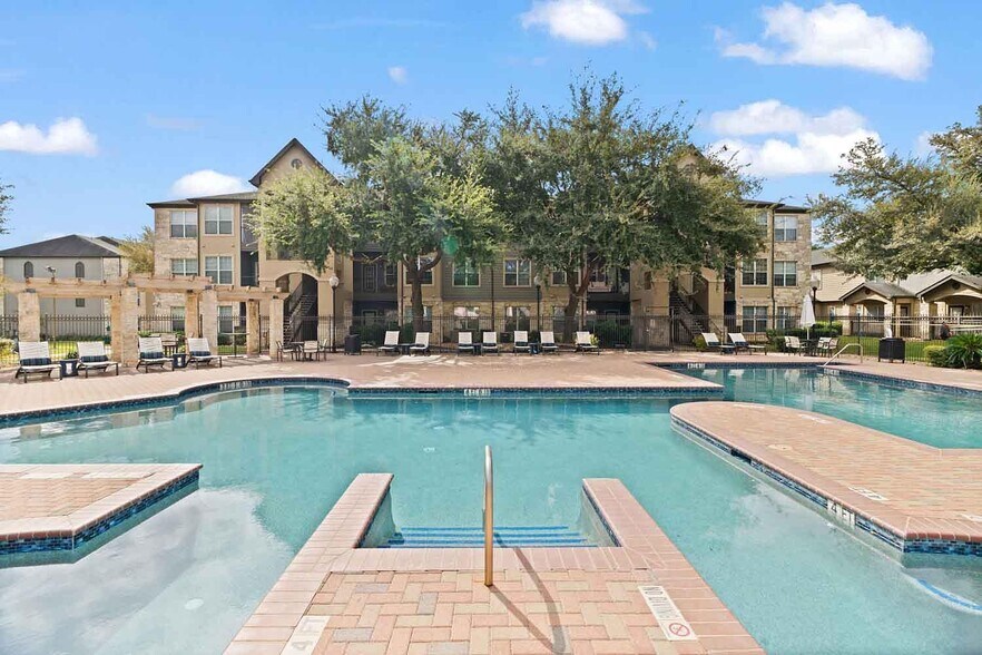 Building Photo - 1215 W Slaughter Ln