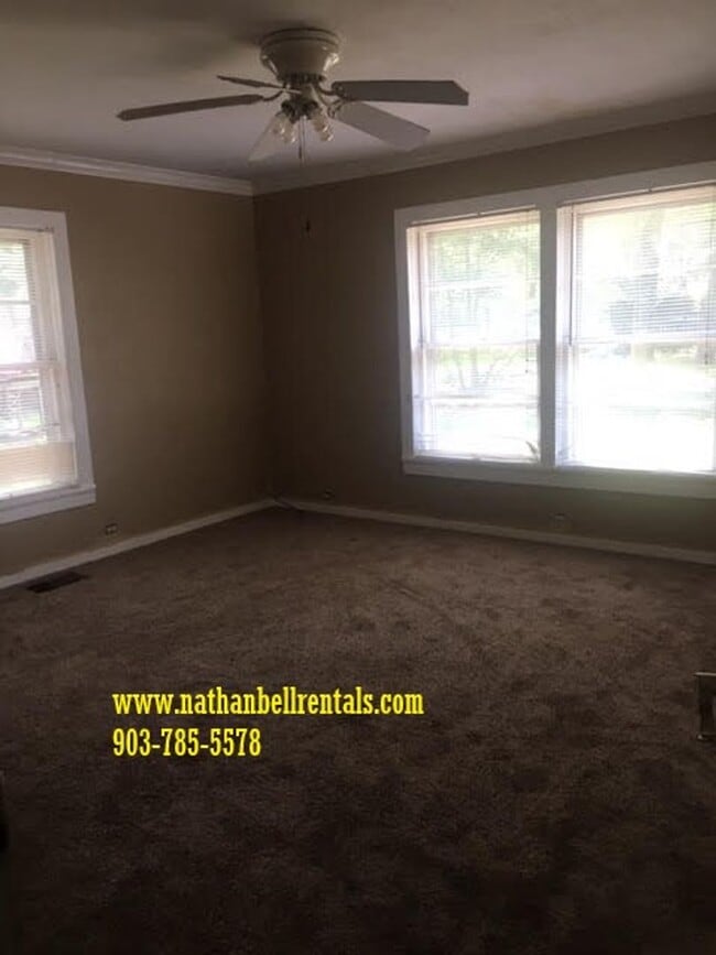 Building Photo - Single family-3 bedroom/2 bath