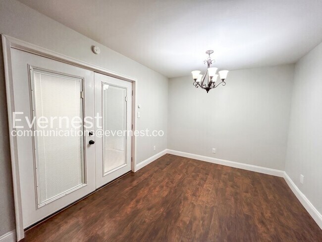 Building Photo - 3 Bed/2.5 Bath Home with Garage / Pet-Friendly / Available Now!