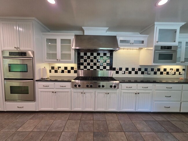 Building Photo - 2 bedroom 2 bathroom with brand new A/C un...