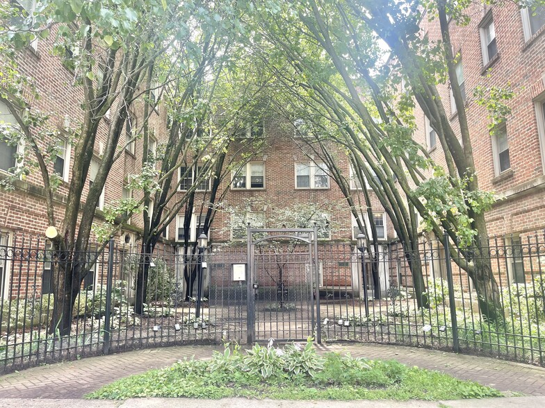Primary Photo - 837 E 52nd St