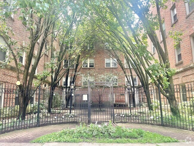 Building Photo - 837 E 52nd St