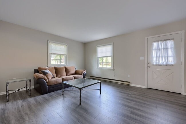 Building Photo - 131 Highview Dr