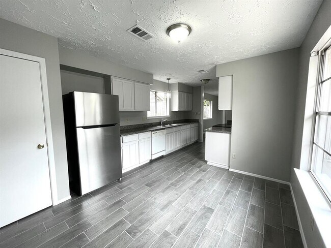 Primary Photo - 10310 Oak Acres Dr
